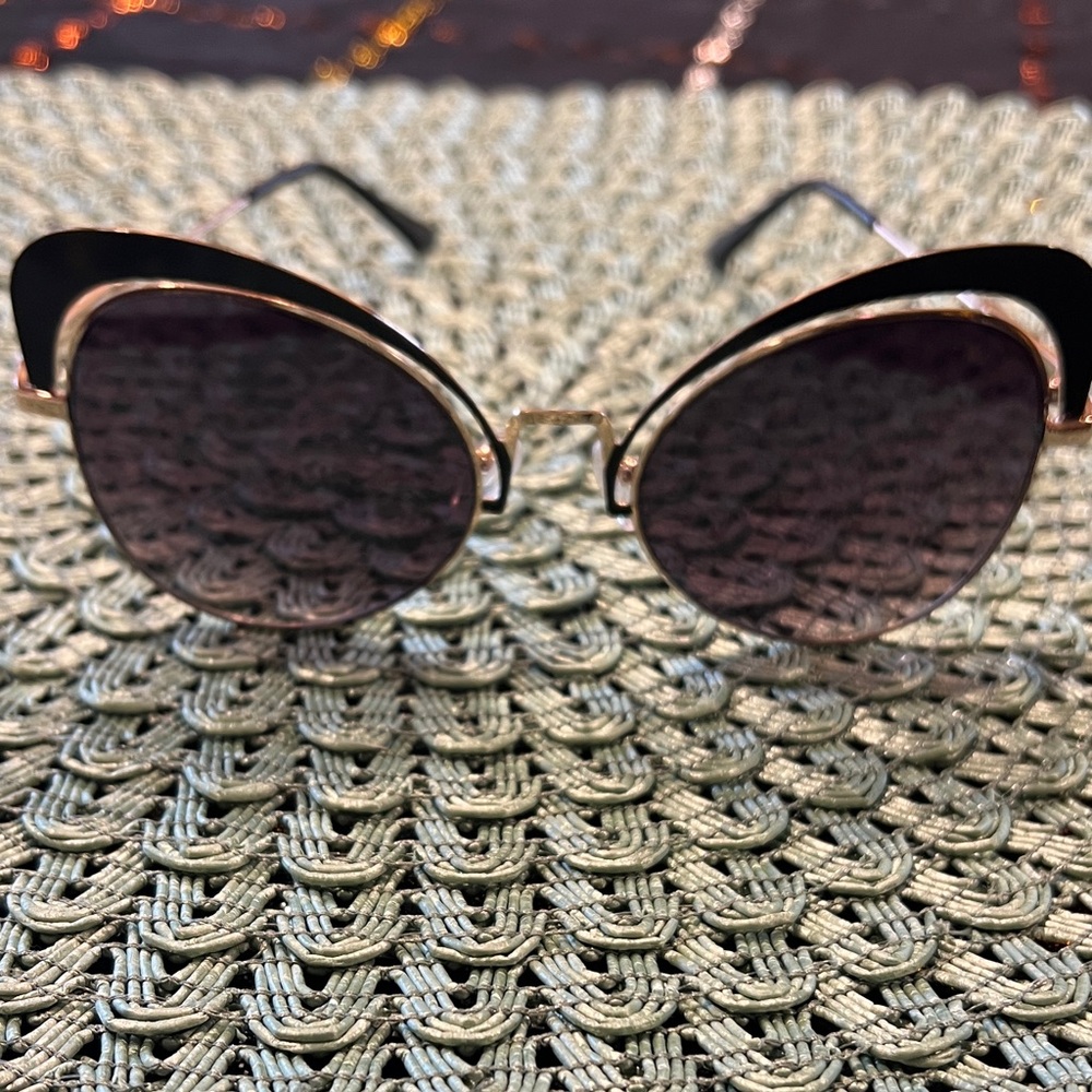 Pre-owned Gold and Black Cat-Eye Sunglasses - Women Accessories. No scratches.